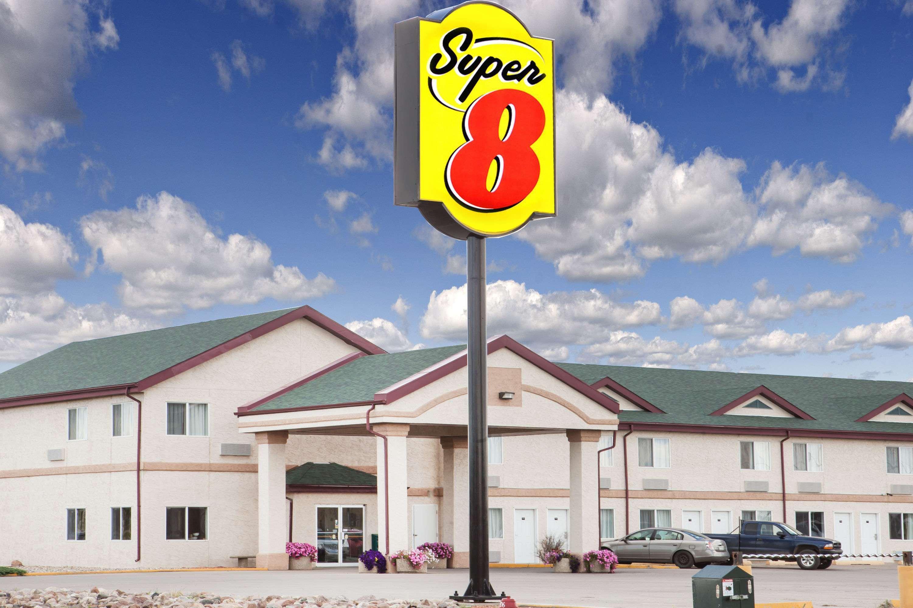 Super 8 By Wyndham Kindersley מראה חיצוני תמונה