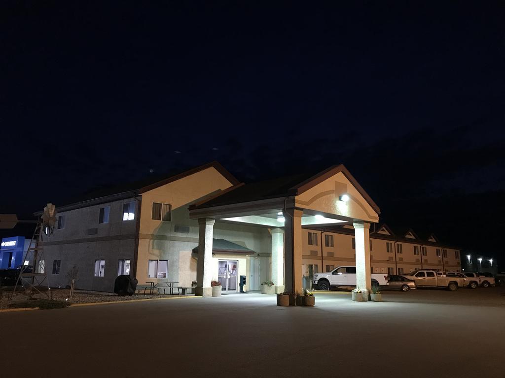 Super 8 By Wyndham Kindersley מראה חיצוני תמונה